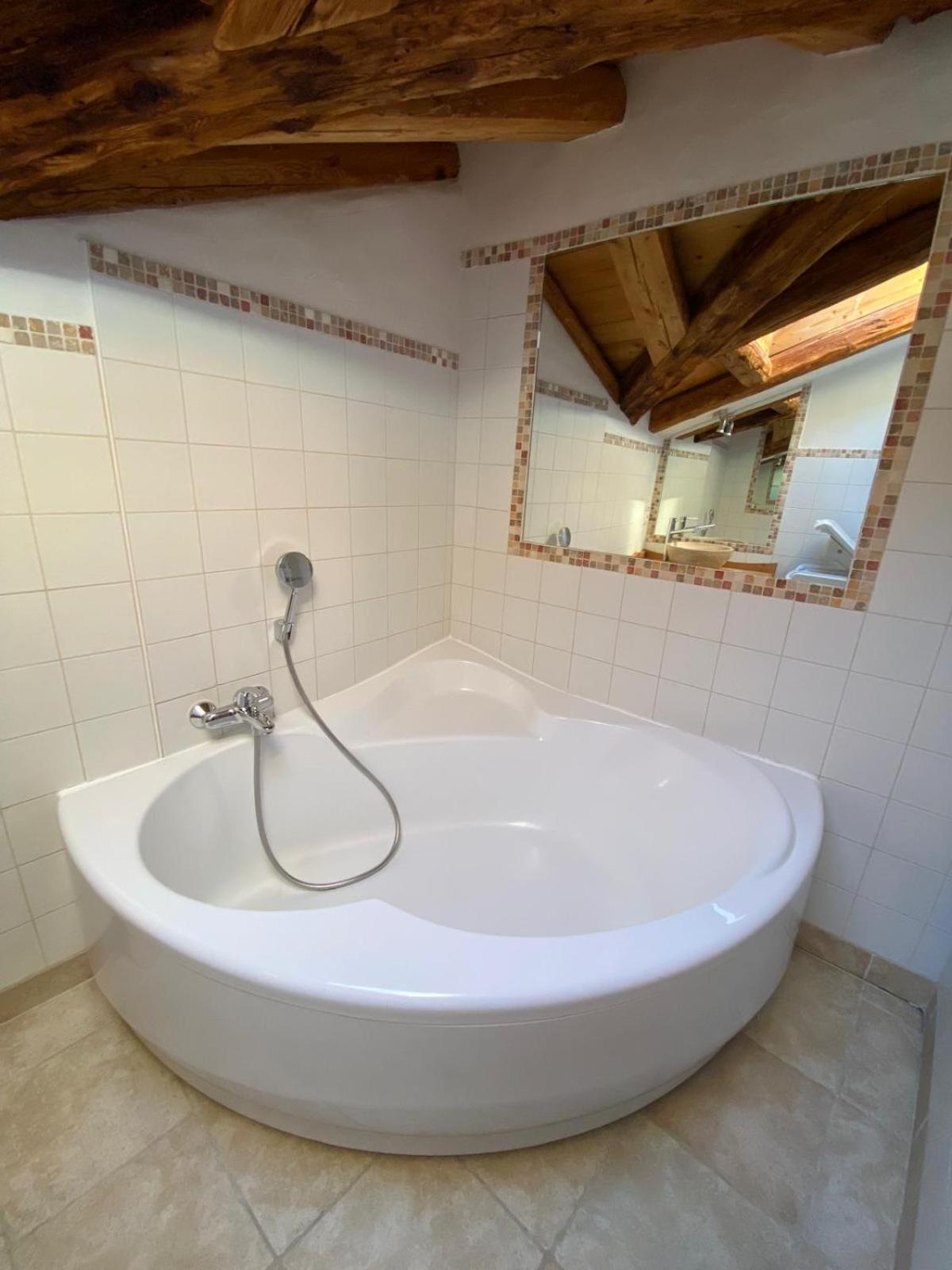 Hotel Restaurant Angival - Chambres Et Appartement ブール・サン・モーリス エクステリア 写真