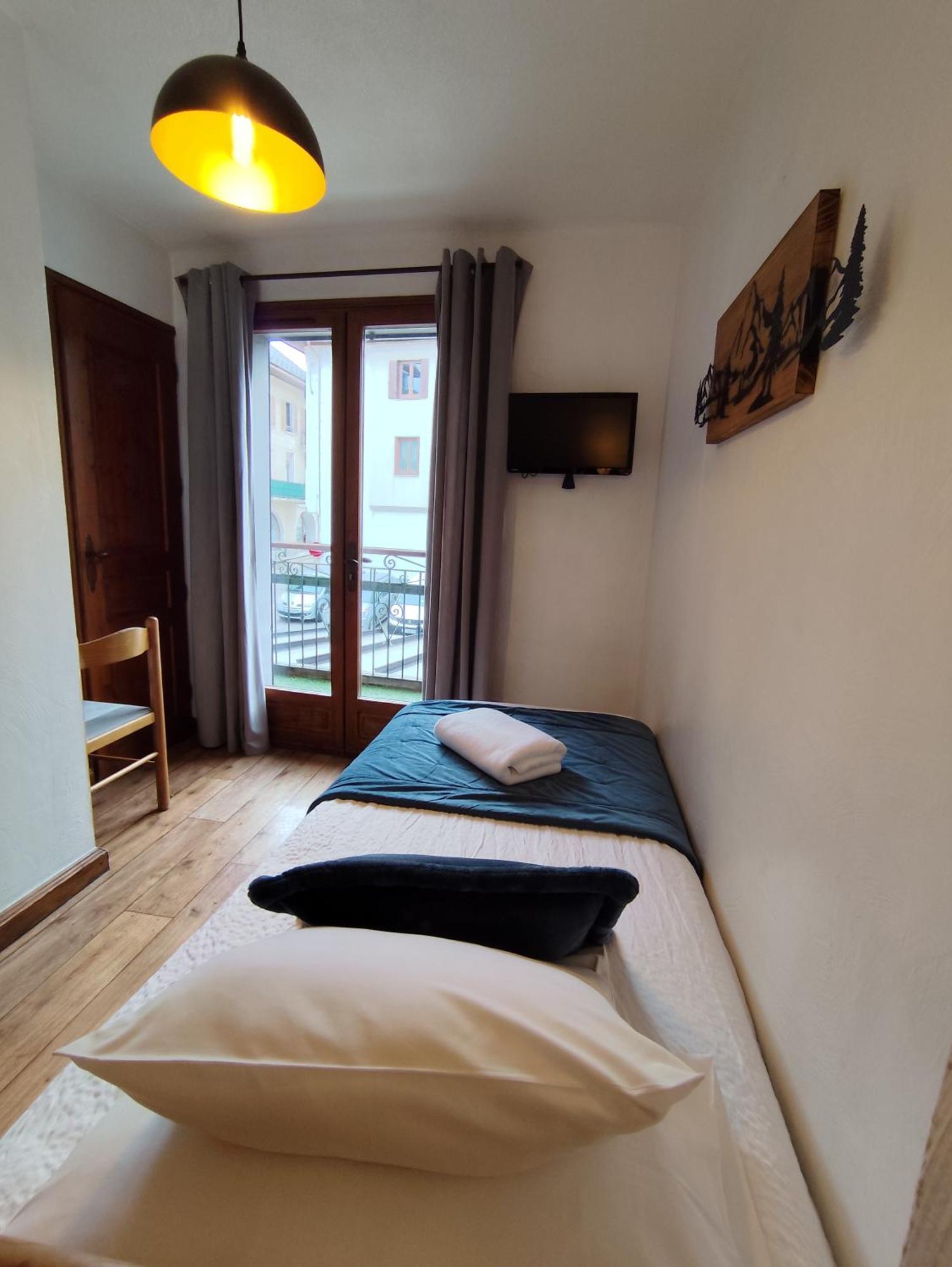 Hotel Restaurant Angival - Chambres Et Appartement ブール・サン・モーリス エクステリア 写真
