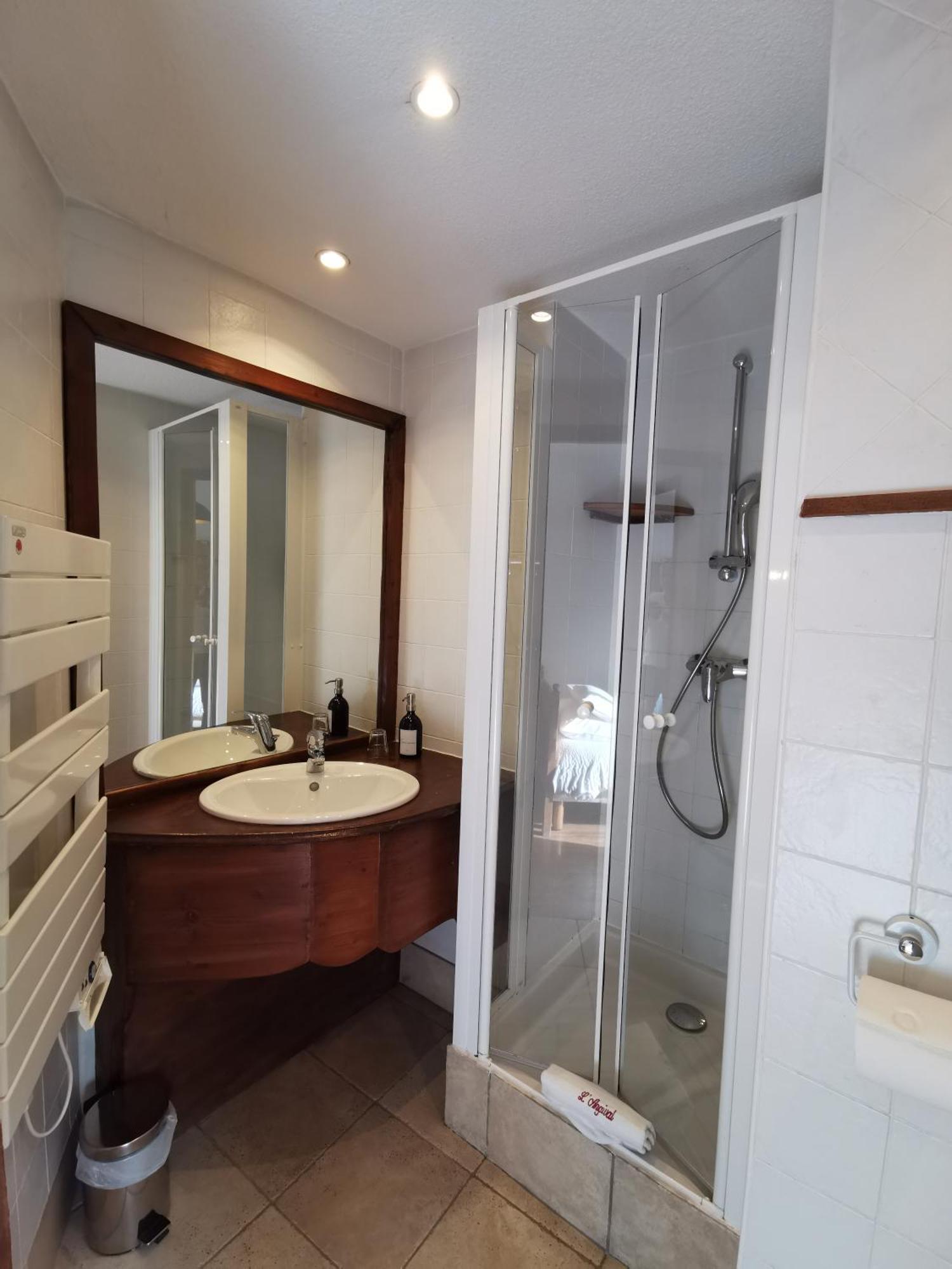 Hotel Restaurant Angival - Chambres Et Appartement ブール・サン・モーリス エクステリア 写真